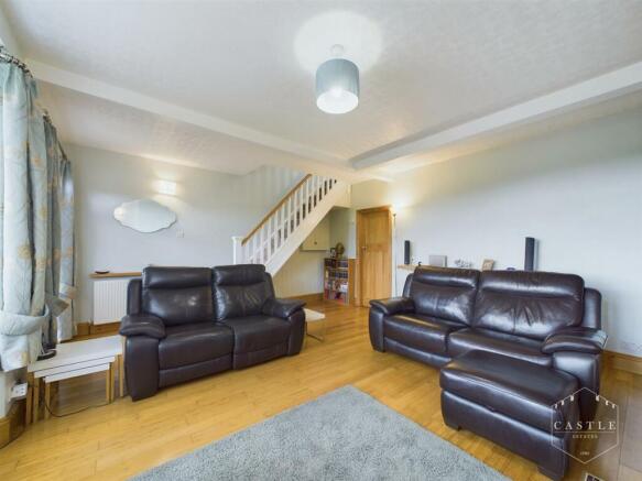 SPACIOUS LOUNGE
