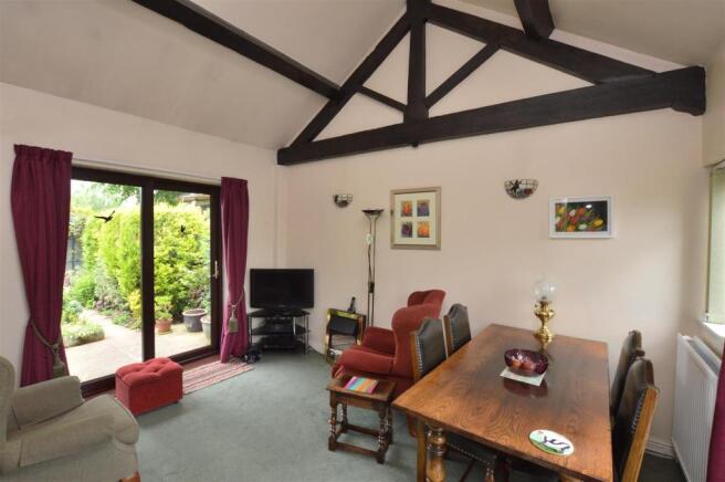 Spacious Lounge/Dining Room