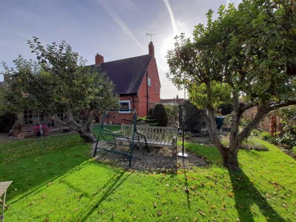 Rear garden 6.jpg