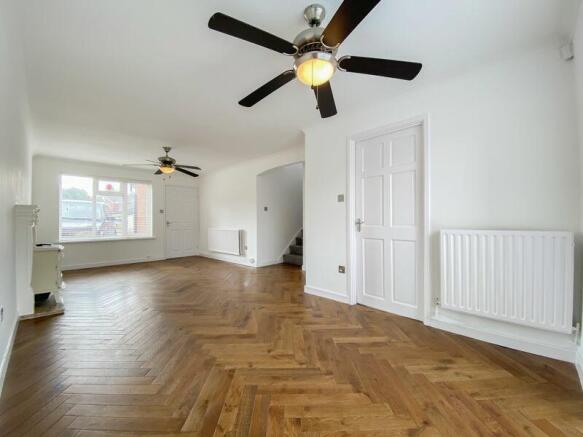 LIVING ROOM/DINER