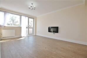 22, Runnymede Court, Egham TW20 9AA