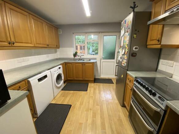 11 - Kitchen.jpg