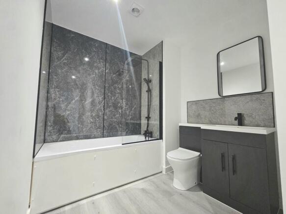 2 bed Apartment to rent Image 8
