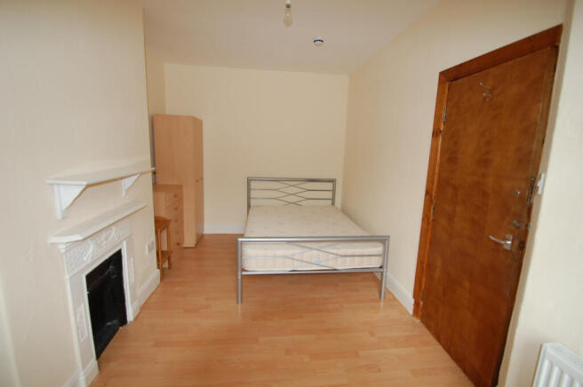 6 bed House to rent Image 8
