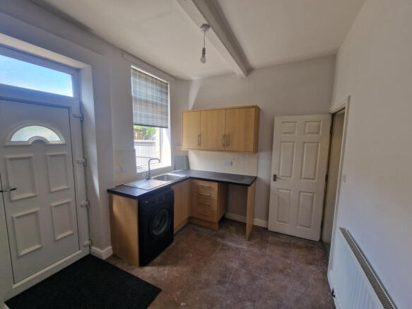 2 bed Terraced to rent Image 5