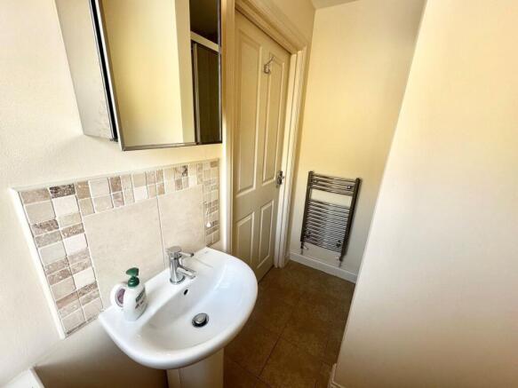 4 bed Town House to rent Image 3