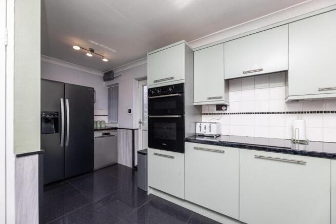 3 bed Semi-Detached for sale Image 5
