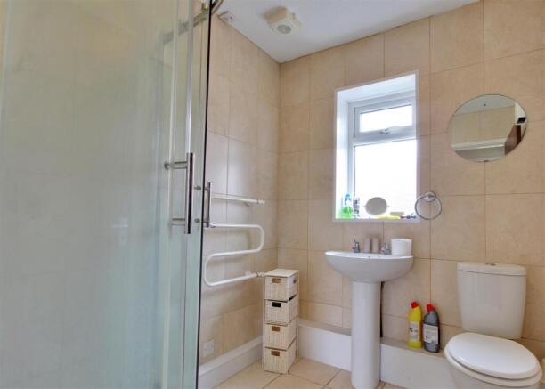 2 bed Flat for sale Image 8
