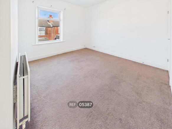 2 bed Terraced to rent Image 6