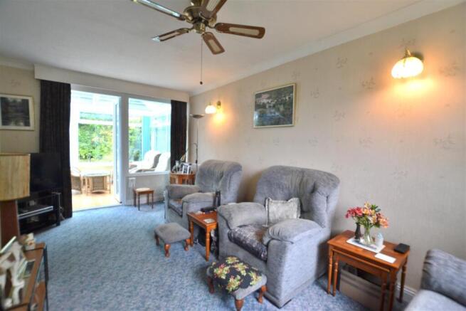 Sitting Room 1.JPG