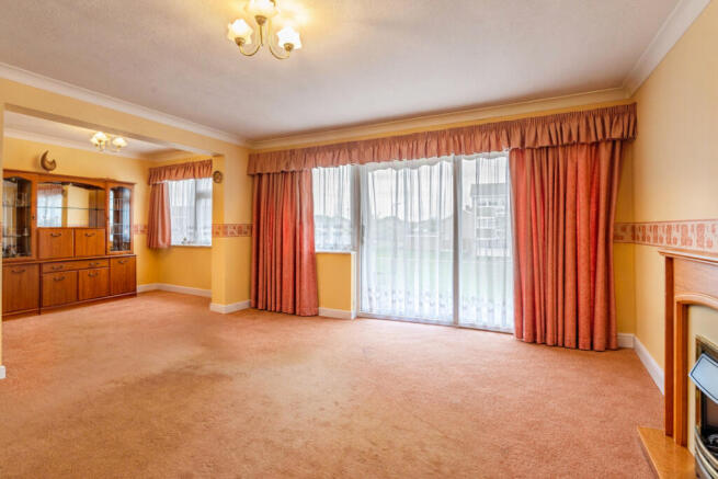 Lounge/Dining Room