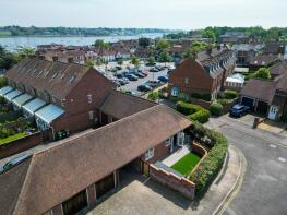Barnscroft, Meadow Lane, Hamble, Hamble-le-rice SO31 4RW