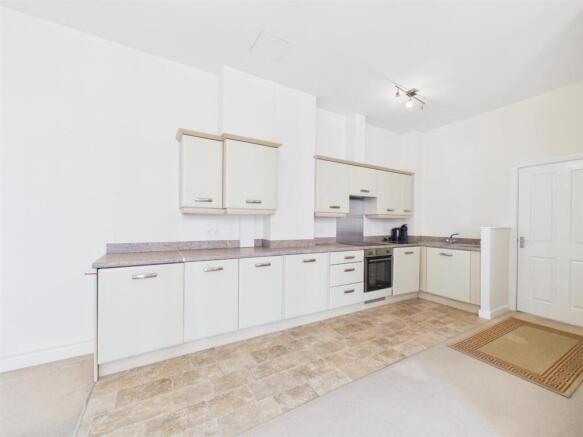 Open plan kitchen/dining/living: