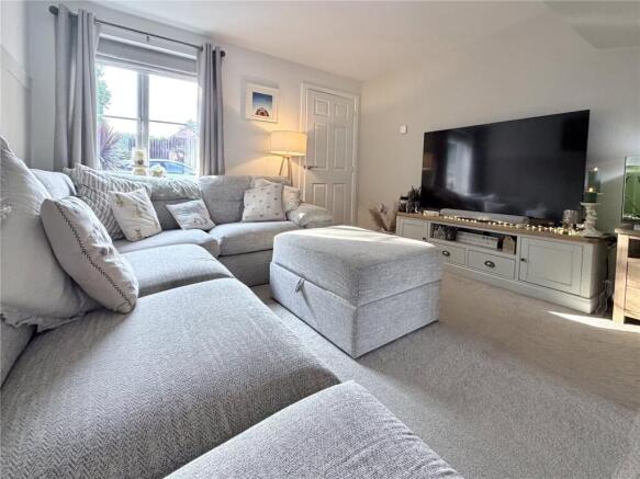 3 bed House for sale Image 4