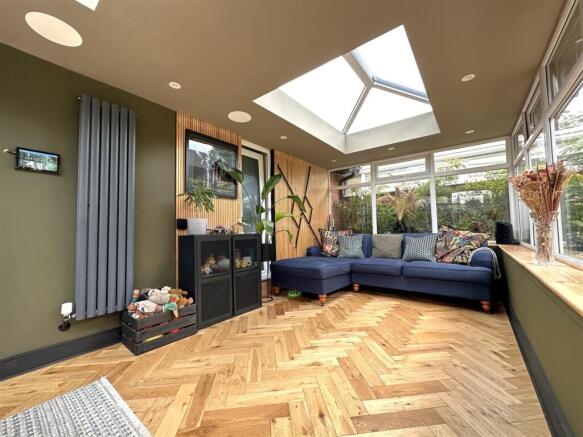 Living Area 029
