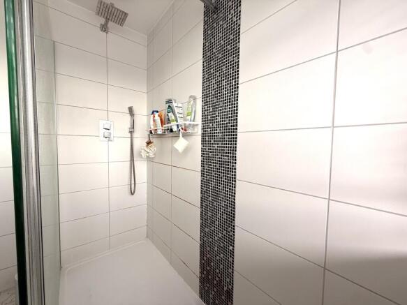 3 bed House to rent Image 10