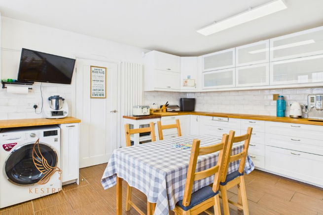 4 bed Semi-Detached for sale Image 5