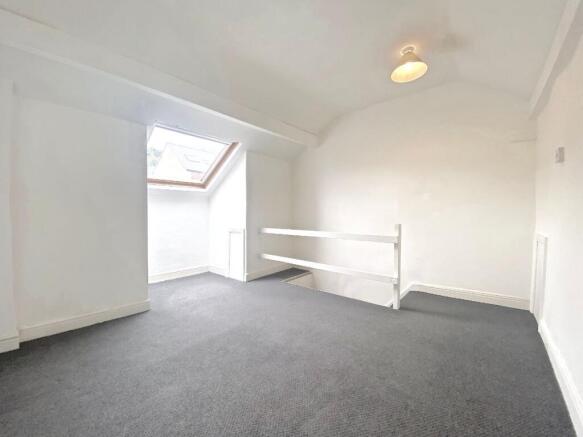 3 bed Terraced to rent Image 12