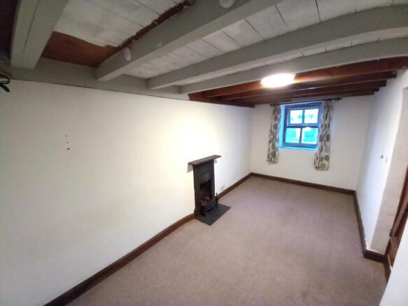 SIDE BEDROOM 1