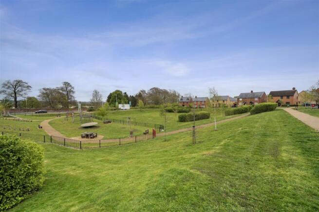 Aintree Avenue, Towcester, NN12 photo 4