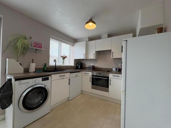3 bed Semi-Detached for sale Image 4