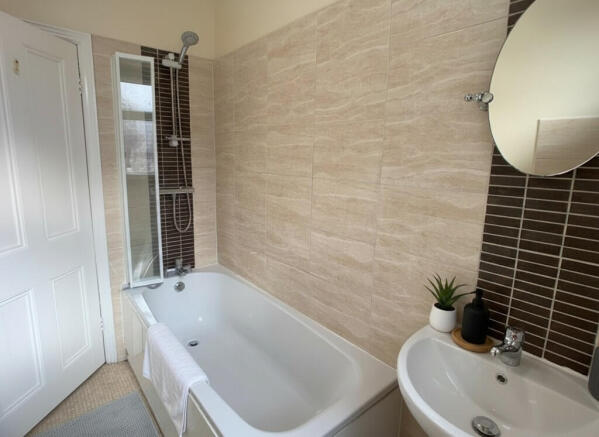 1 bed House Share to rent Image 8