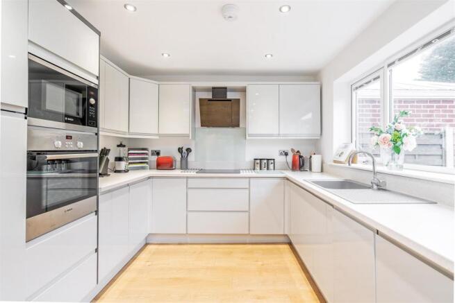 17 Saxon Wood Road-5_lo.jpg