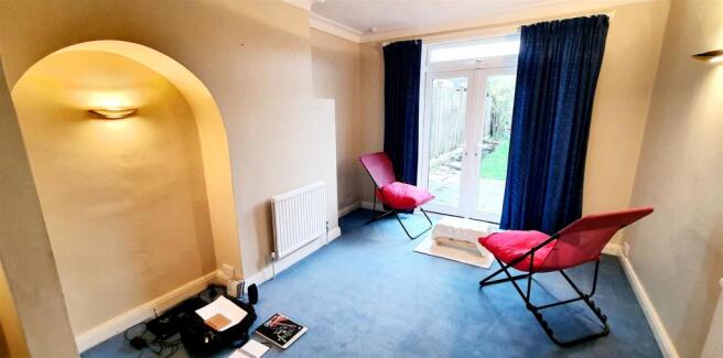 DINING ROOM: