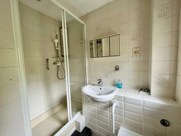ensuite.jpg