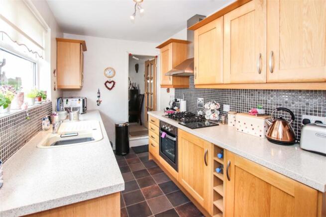 LUXURY FITTED KITCHEN