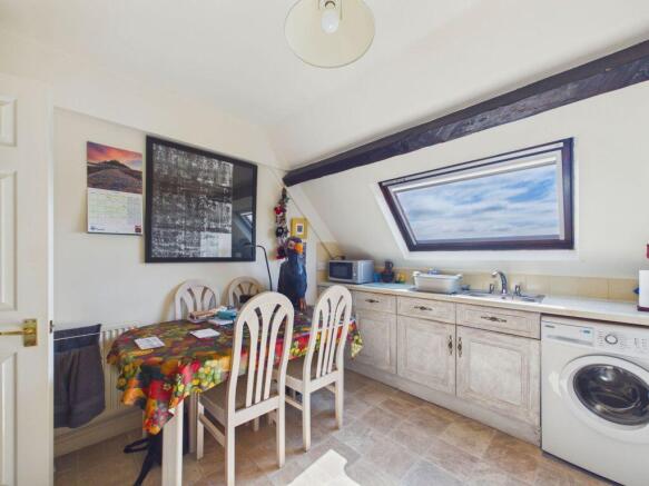 2 bed Apartment for sale Image 6