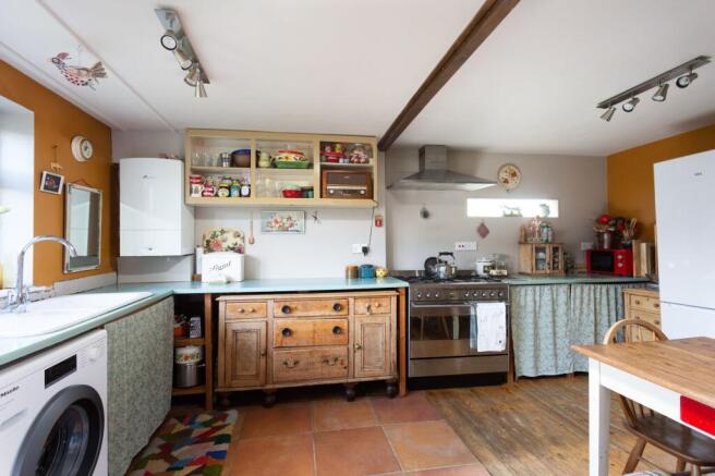 4 bed Semi-Detached for sale Image 11
