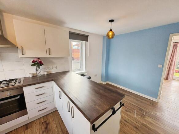3 bed Semi-Detached to rent Image 4
