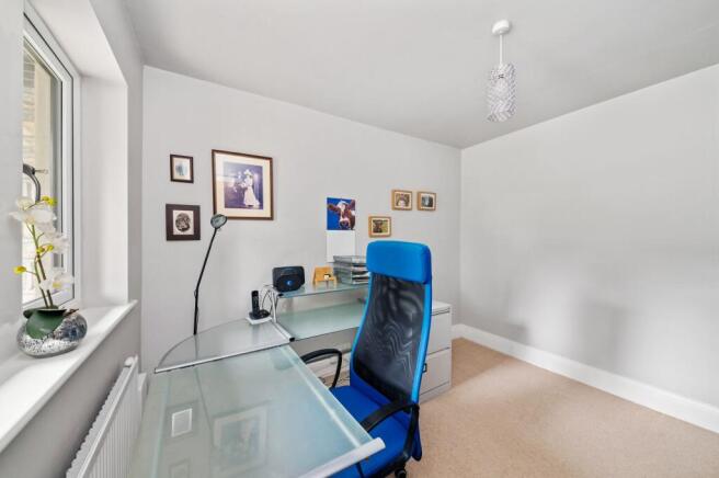 6 bed Detached for sale Image 8