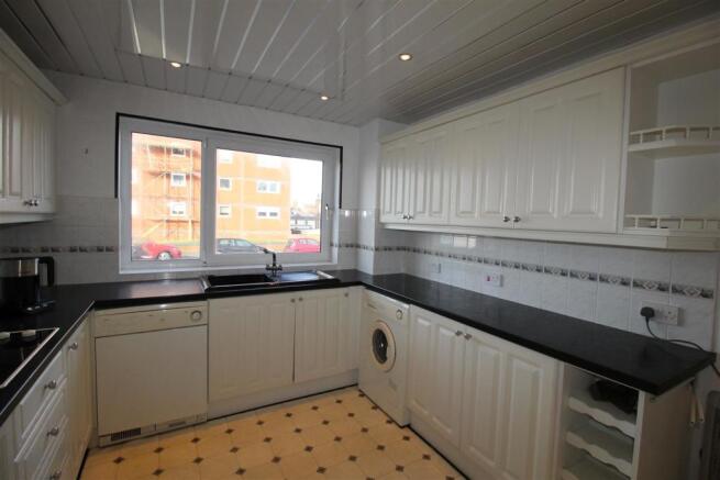 Kitchen 2.JPG