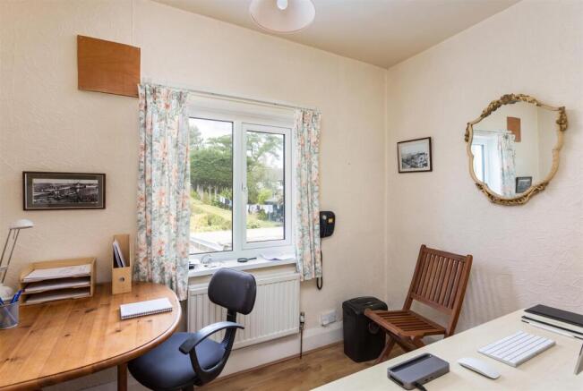 Semi-Detached for sale Image 12