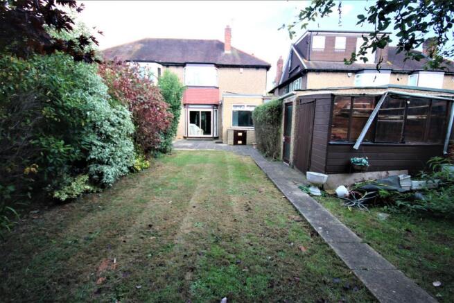 REAR ELEVATION & GARDEN: