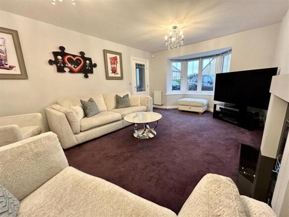 6 bed Detached for sale Image 7