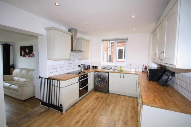Kitchen 2.JPG