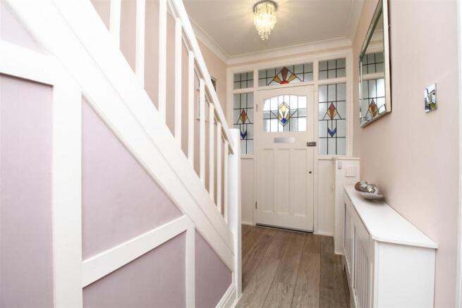 Entrance Hallway..jpg
