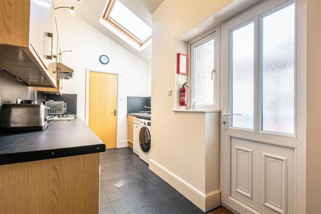 4 bed Terraced for sale Image 9