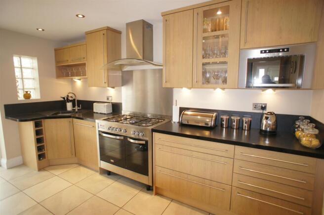 KITCHEN/DINER
