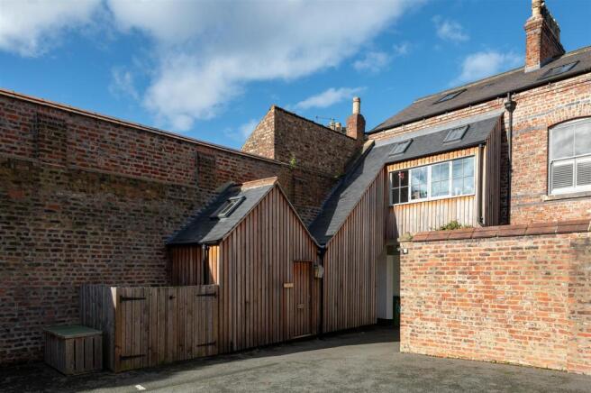 2 bed Apartment for sale Image 4