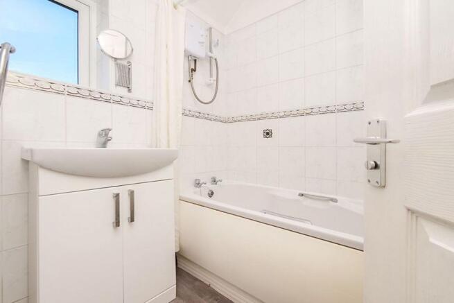 3 bed Terraced to rent Image 7