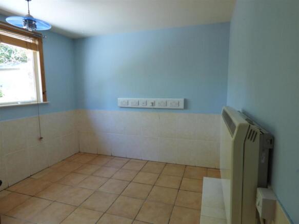 Bedroom 2.JPG