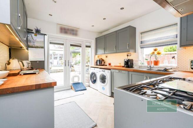 6 bed Semi-Detached for sale Image 4