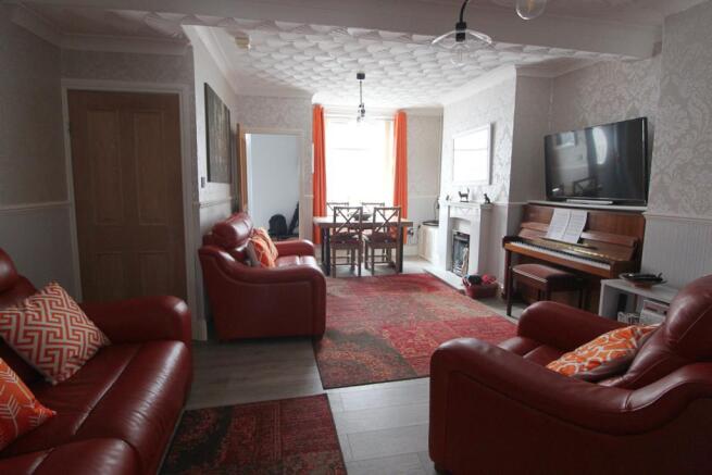 Lounge Rear