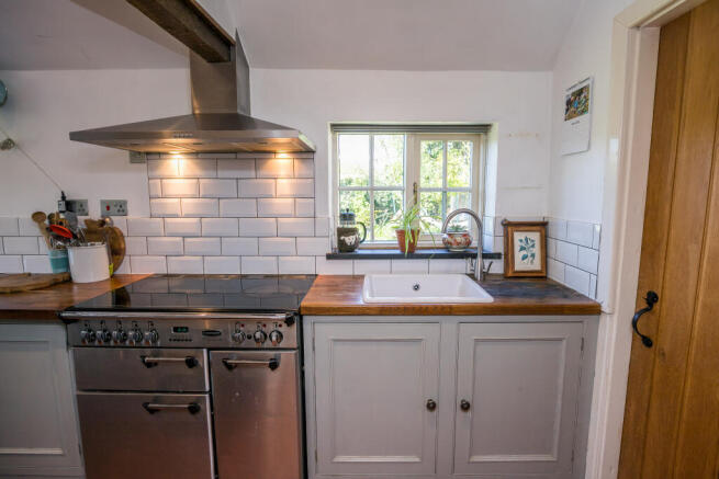 Kitchen 2.JPG