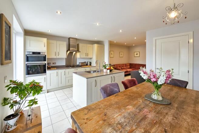 4 bed Semi-Detached for sale Image 5