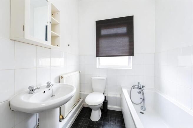 2 bed Terraced to rent Image 8